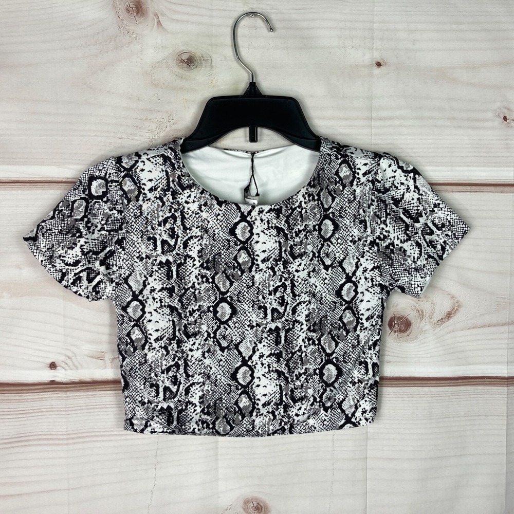 Forever 21 Top Womens S Black Snakeskin Soft Knit Crop Reversible‎ Short Sleeve